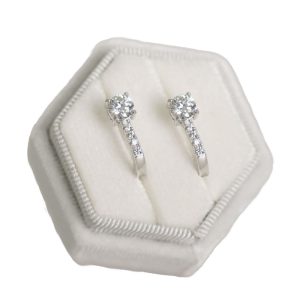 【BIOAM 佰歐安】0.5克拉莫桑鑽璀璨小星環扣式耳環(好運節/莫桑鑽扣式耳環/好運節)