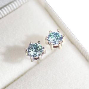 【BIOAM 佰歐安】0.5克拉六爪皇冠純銀鍍18K莫桑海藍鑽耳環(好運節/過爐款/莫桑石耳環/八心八箭)