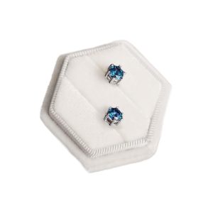 【BIOAM 佰歐安】0.5克拉六爪皇冠藍寶石莫桑鑽耳環純銀鍍18K白金(好運節/過爐款/莫桑石耳環)