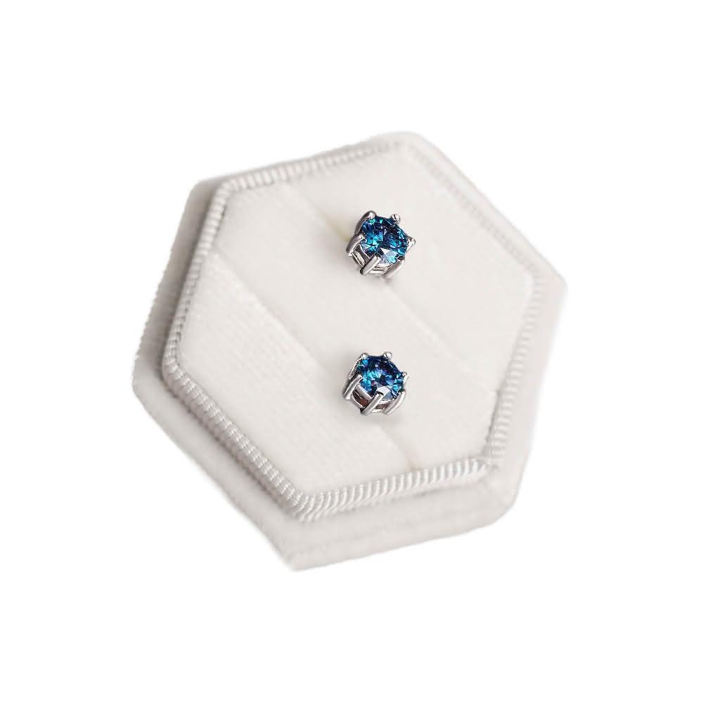 【BIOAM 佰歐安】0.5克拉六爪皇冠藍寶石莫桑鑽耳環純銀鍍18K白金(好運節/過爐款/莫桑石耳環)