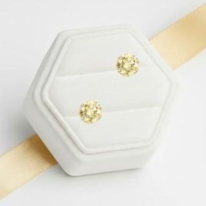 【耀眼美人】超閃耀兩克拉金黃星鑽莫桑鑽耳環鈦閃耀/鈦鋼耳環後鎖式(八心八箭/莫桑鑽耳環/女王節)