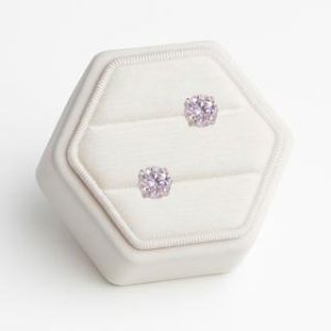 【耀眼美人】超閃耀一克拉淺紫星韻莫桑鑽耳環鈦閃耀/鈦鋼耳環後鎖式(八心八箭/莫桑鑽耳環/女王節)